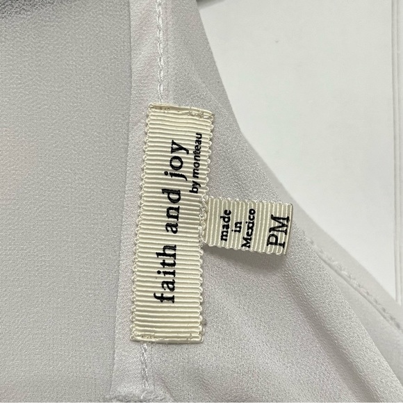 Short Sleeve dot print Top - Picture 9 of 9